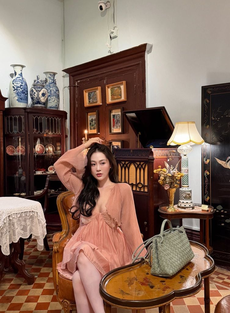 Mae Dress - Set váy kèm áo choàng tơ xếp ly
