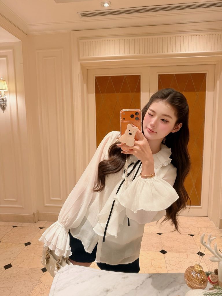 Olie Shirt -  Somi bèo nơ đen