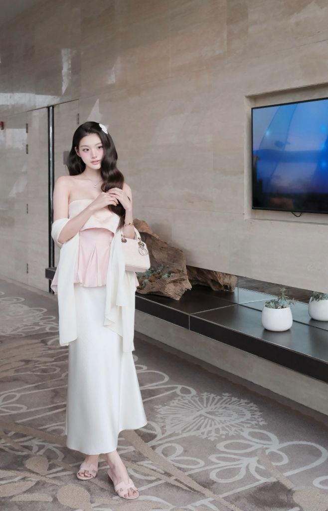 Giao Mẫn - Áo quây xếp ly