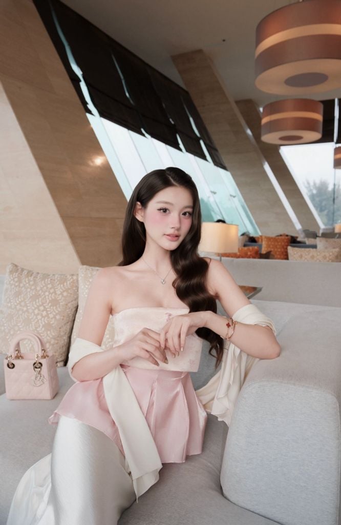 Giao Mẫn - Áo quây xếp ly