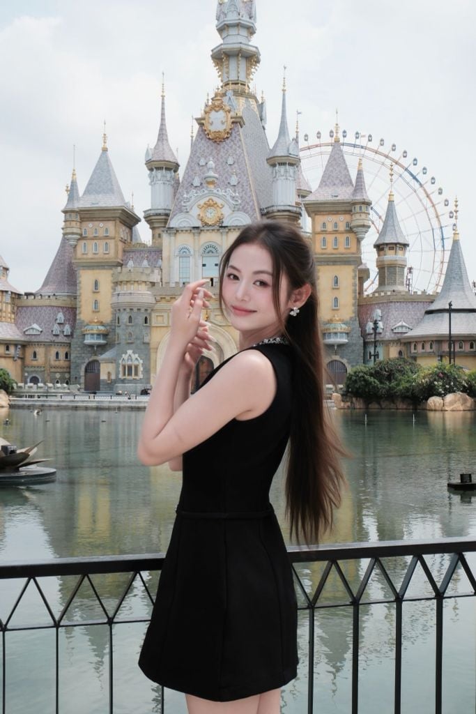 Monica Jumpsuit - Bộ đồ liền thân cổ đá