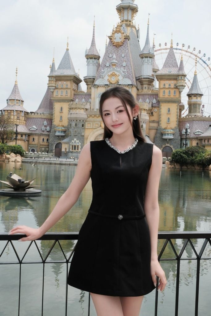 Monica Jumpsuit - Bộ đồ liền thân cổ đá