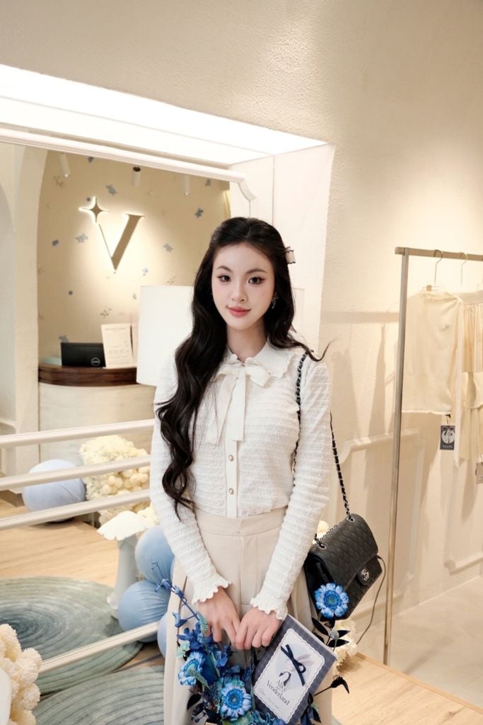 Velvet Top - Áo len cổ bèo