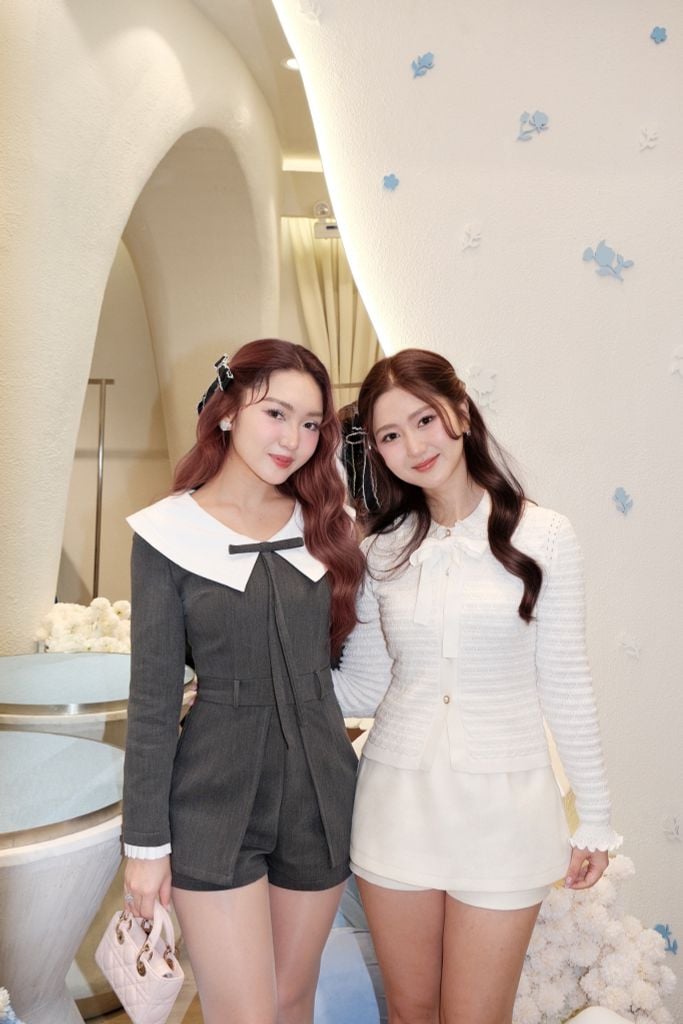 Velvet Top - Áo len cổ bèo