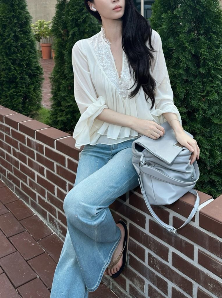 Alice Shirt - Sơmi chiffon cổ V ren