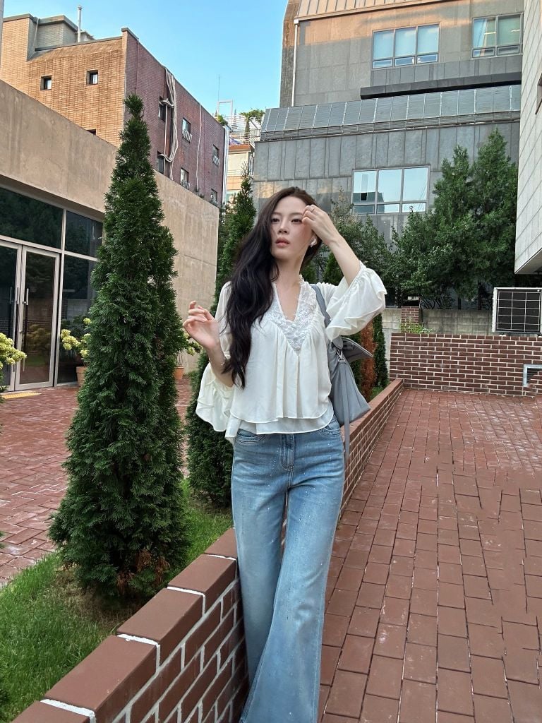 Alice Shirt - Sơmi chiffon cổ V ren