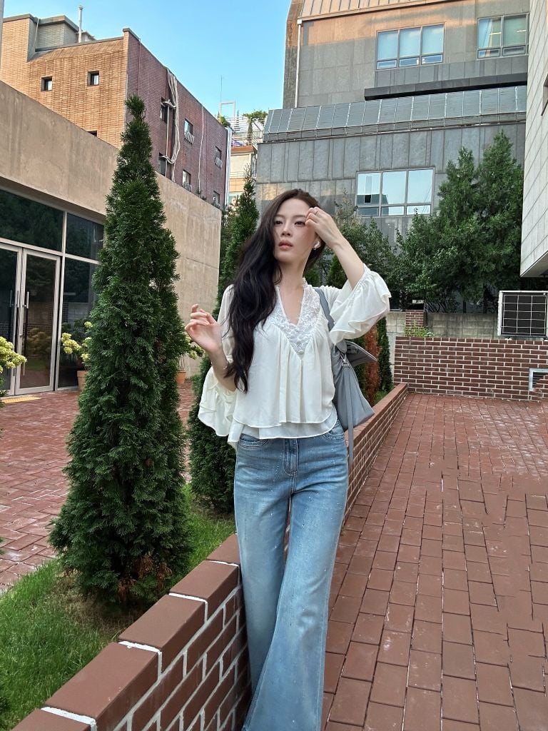 Glow Jeans - Quần jeans loe đính đá