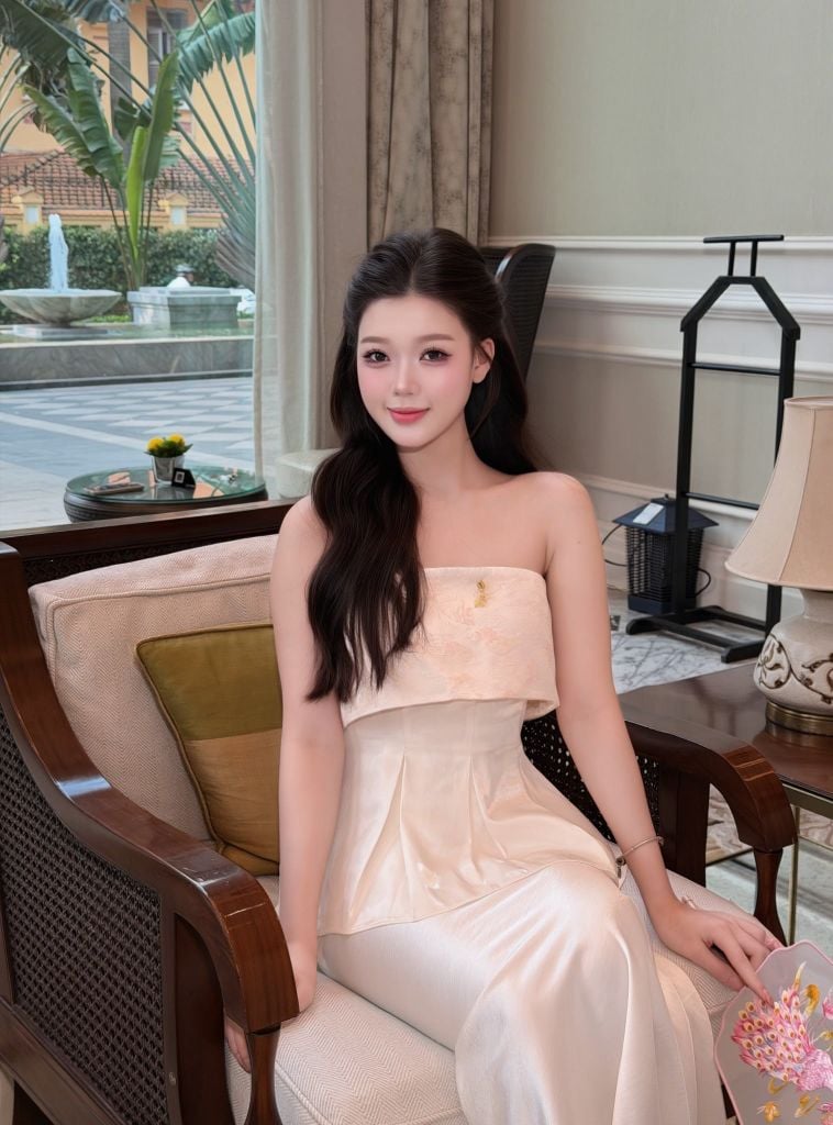 Giao Mẫn - Áo quây xếp ly