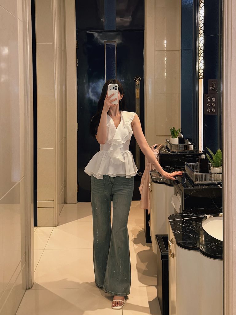 Glow Jeans - Quần jeans loe đính đá