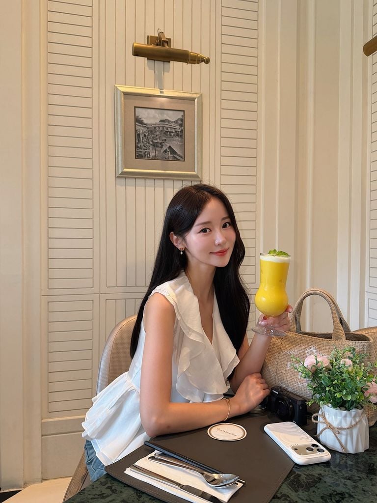 Emma Top - Áo tơ peplum cổ V bèo