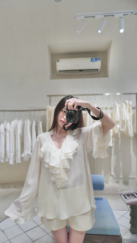 Naomi Shirt - Áo chiffon cổ V bèo