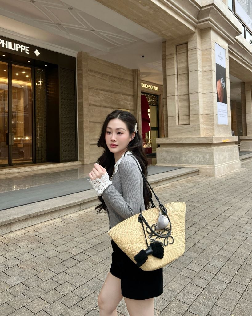 Luna Top -  Áo len cổ V