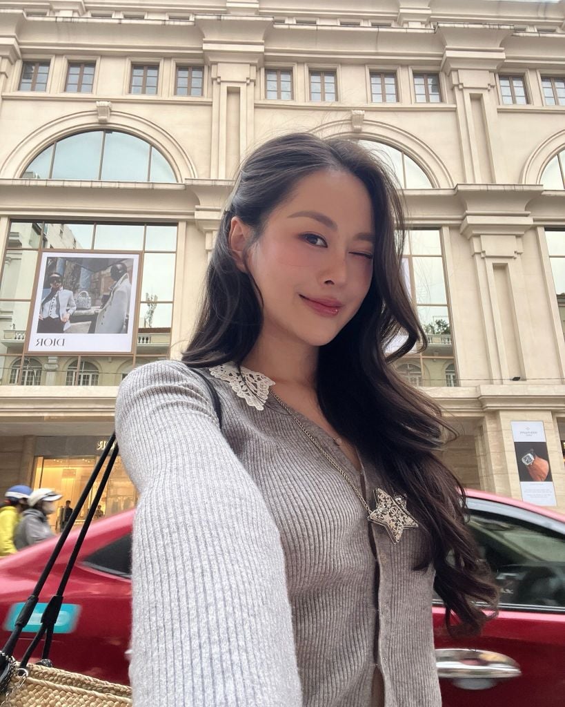 Luna Top -  Áo len cổ V