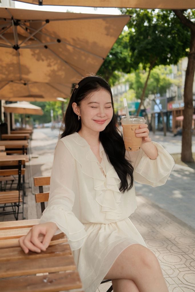 Flore Dress - Váy chiffon nhún eo cổ V bèo