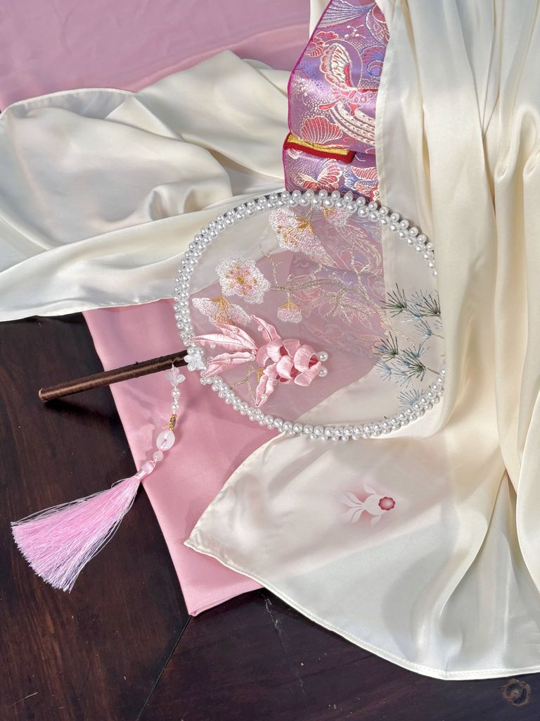 Khăn lụa Giao Mẫn