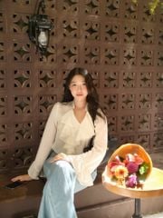 Naomi Shirt - Áo chiffon cổ V bèo