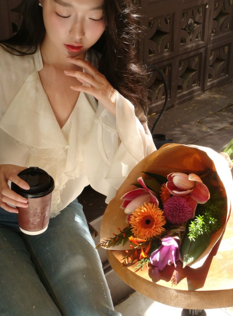 Naomi Shirt - Áo chiffon cổ V bèo