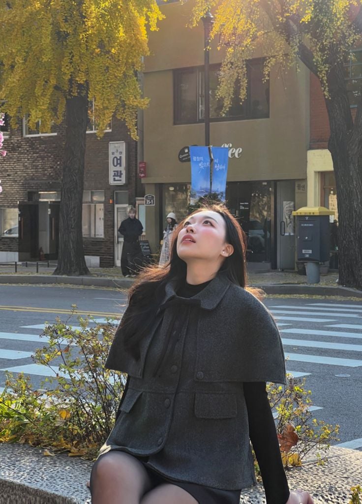 Suzy Cape - Áo dạ tay choàng đính nơ