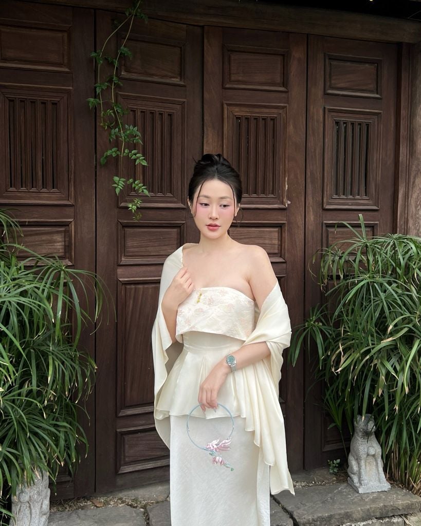 Giao Mẫn - Áo quây xếp ly