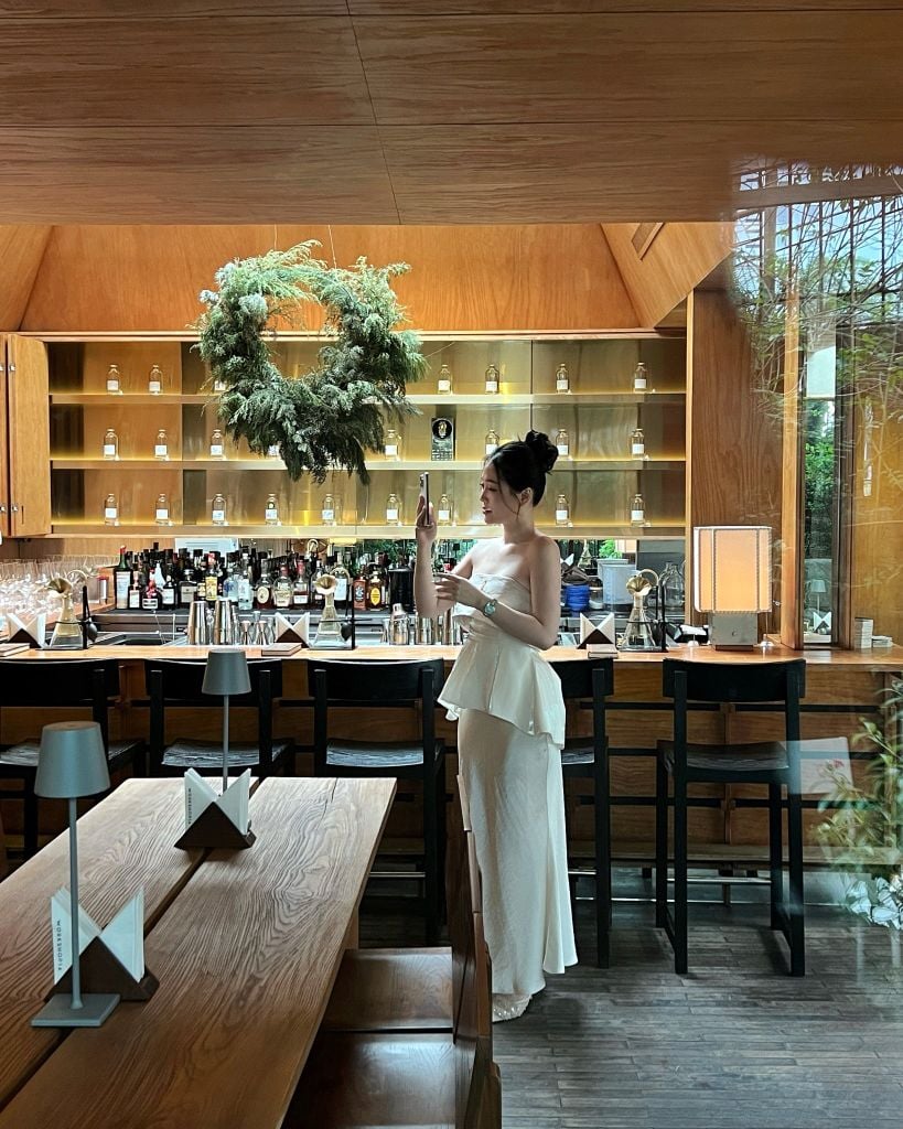 Hạ Yên - Chân váy lụa đuôi cá