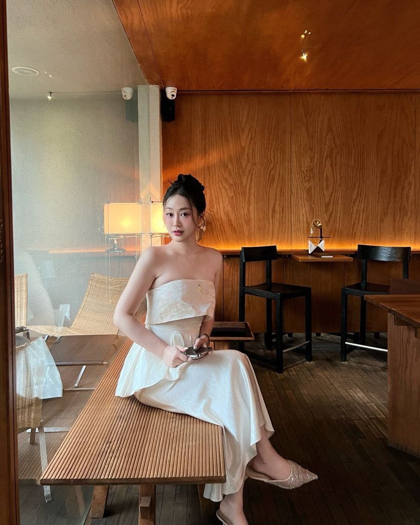 Giao Mẫn - Áo quây xếp ly