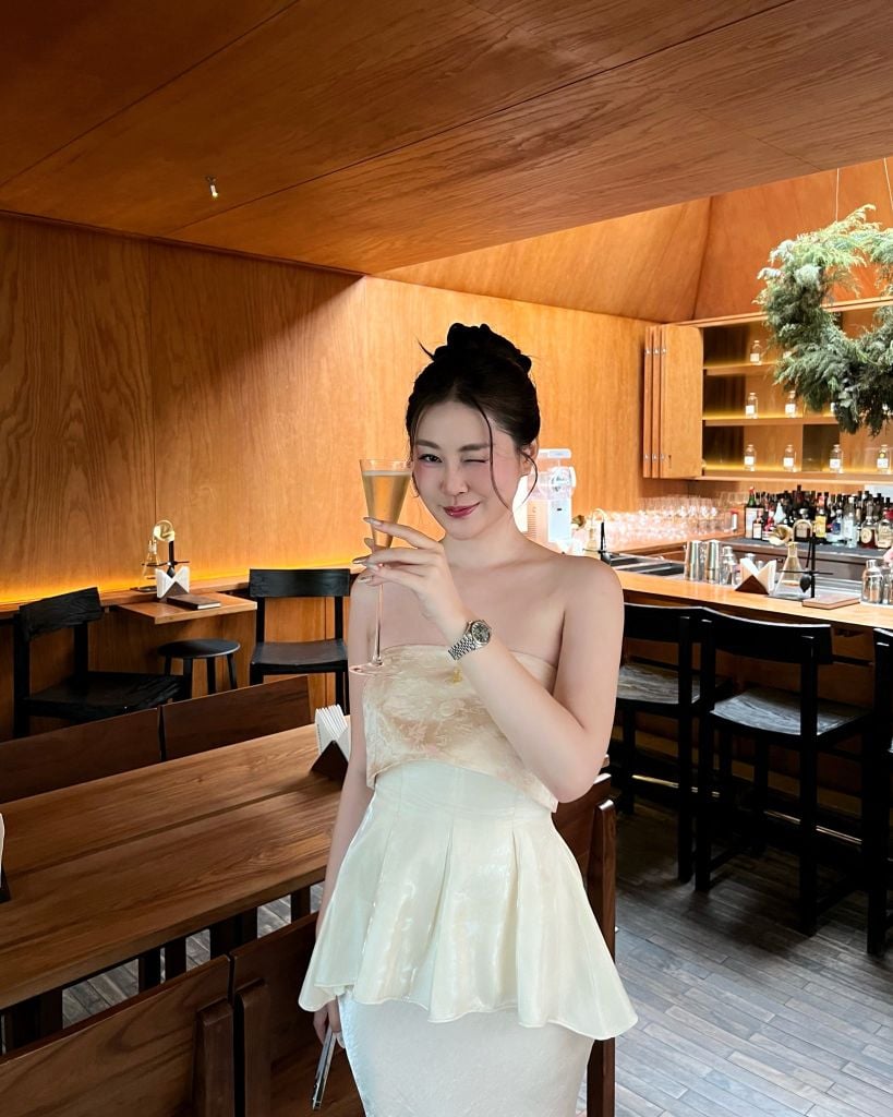 Giao Mẫn - Áo quây xếp ly