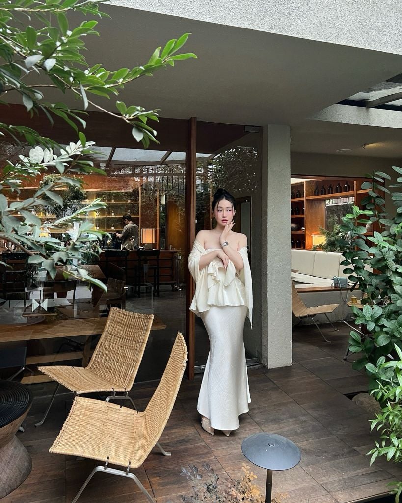 Giao Mẫn - Áo quây xếp ly