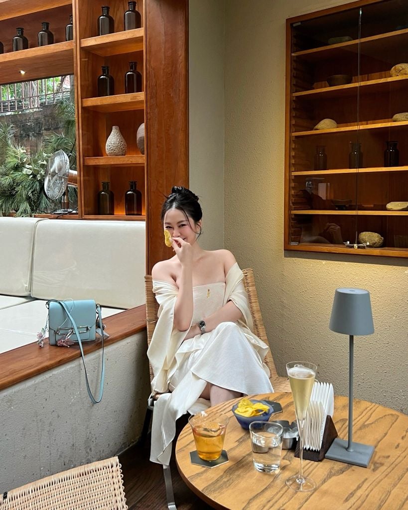 Giao Mẫn - Áo quây xếp ly