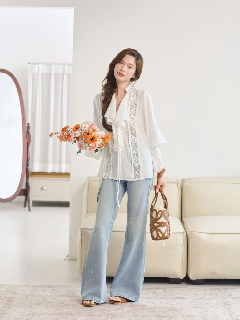 Glow Jeans - Quần jeans loe đính đá