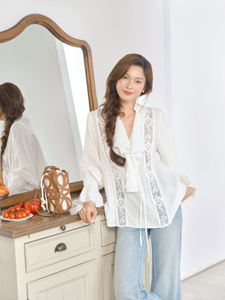 Glow Jeans - Quần jeans loe đính đá