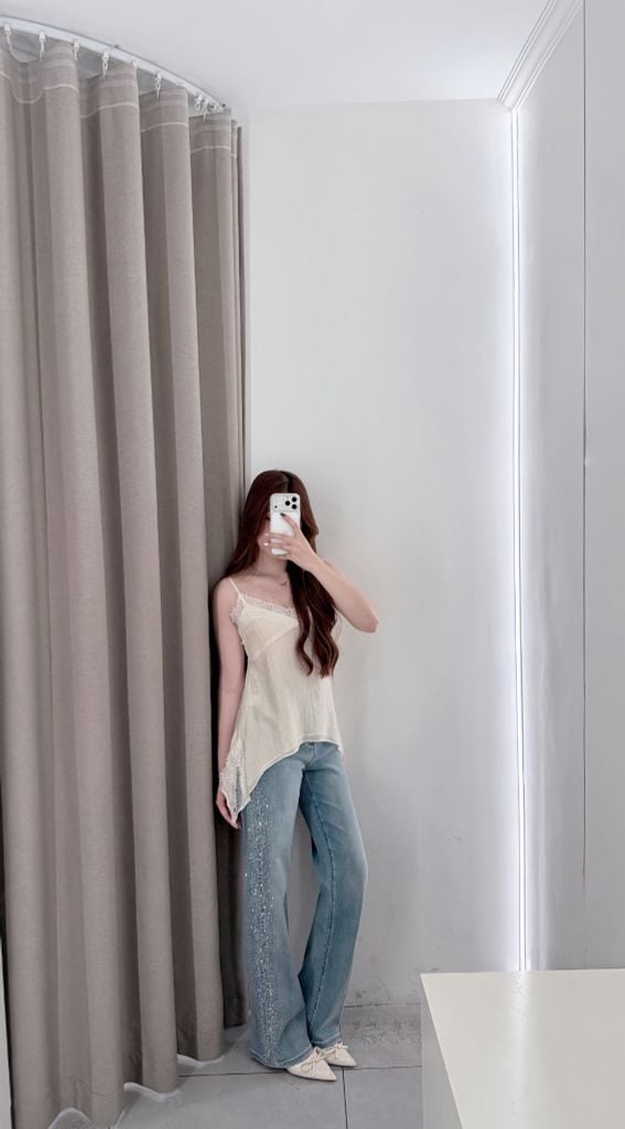 Starlight Jeans - Quần jeans ống xuông đính đá bên hông