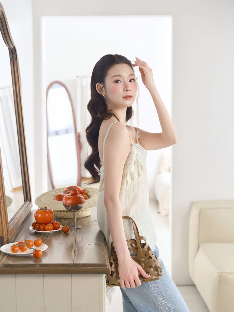 Starlight Jeans - Quần jeans ống xuông đính đá bên hông