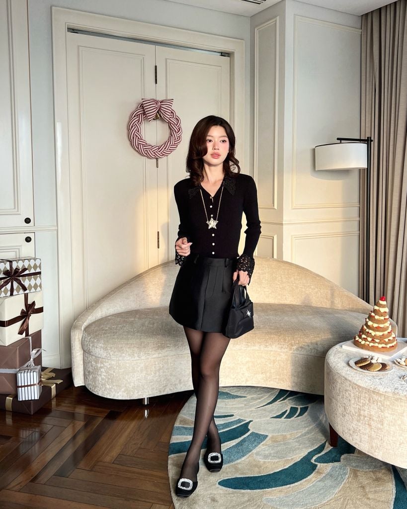 Luna Top -  Áo len cổ V