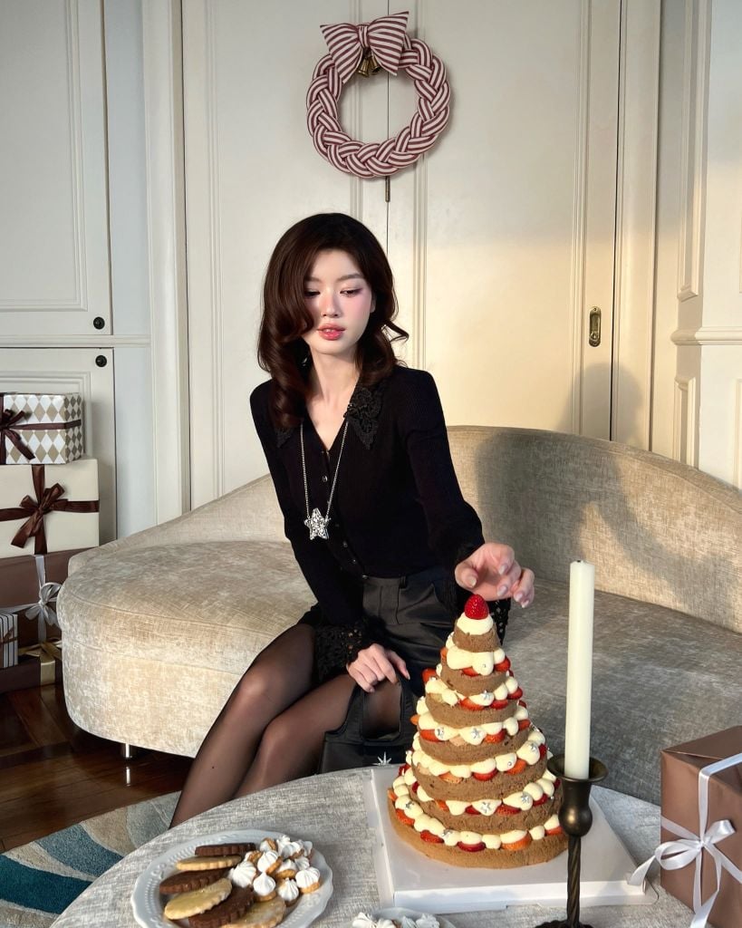 Luna Top -  Áo len cổ V