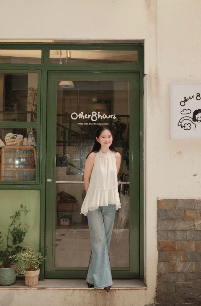 Glow Jeans - Quần jeans loe đính đá