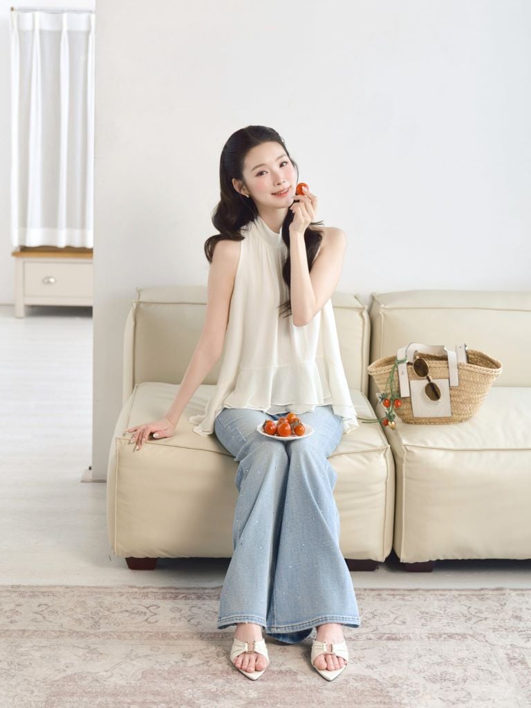 Glow Jeans - Quần jeans loe đính đá