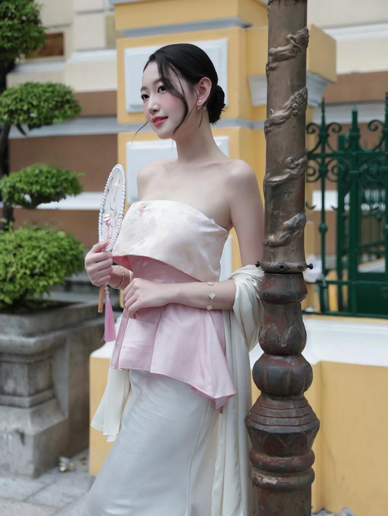 Giao Mẫn - Áo quây xếp ly