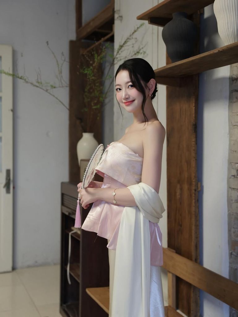 Khăn lụa Giao Mẫn
