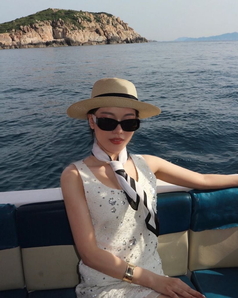 Ceri Dress - Váy đính kim sa phối voan