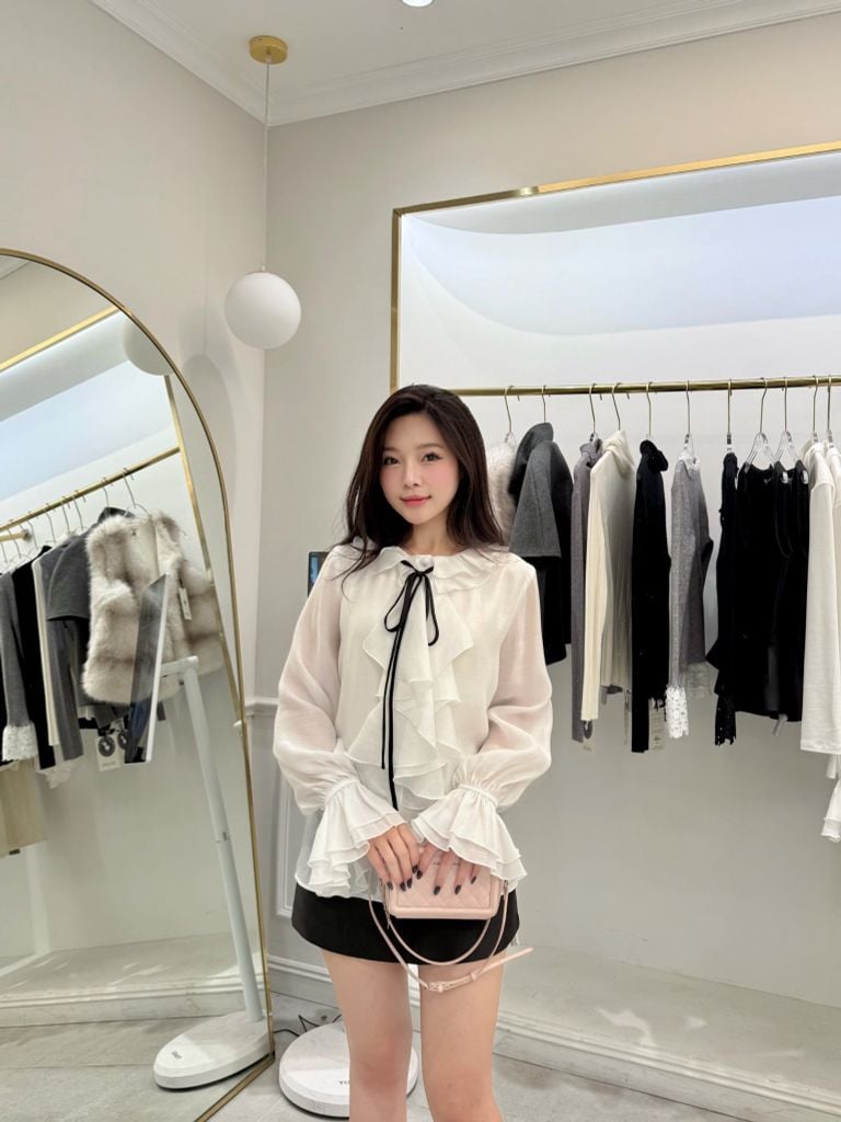 Olie Shirt -  Somi bèo nơ đen