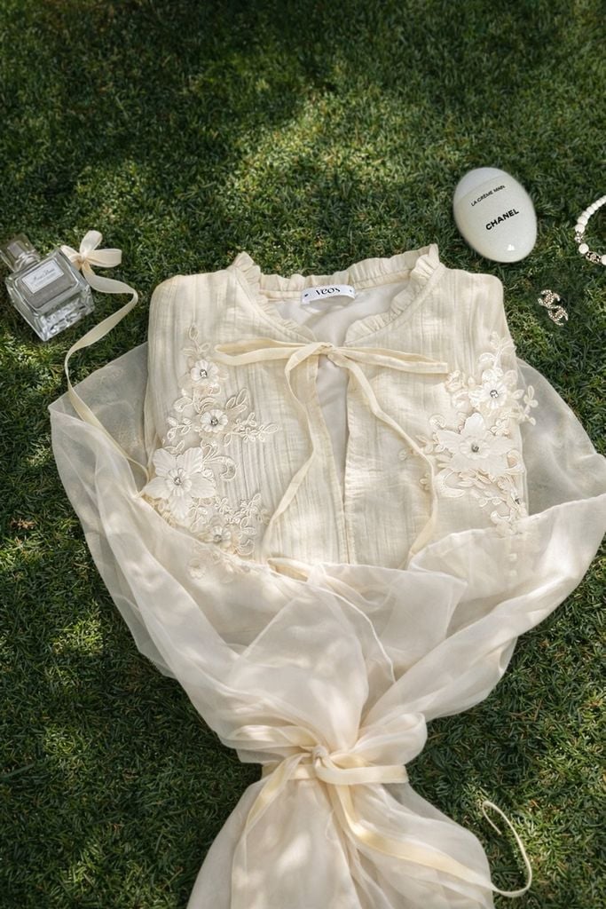 Peony Top - Sơmi suông hoạ tiết ren thêu hoa