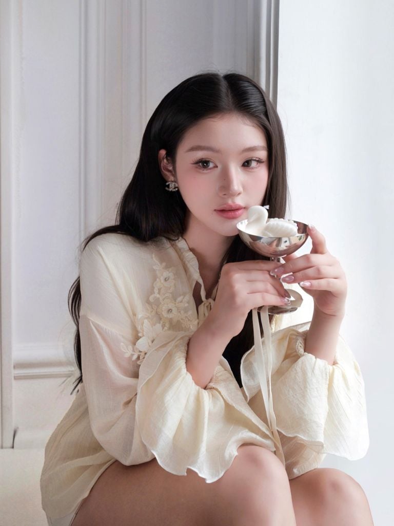 Peony Top - Sơmi suông hoạ tiết ren thêu hoa