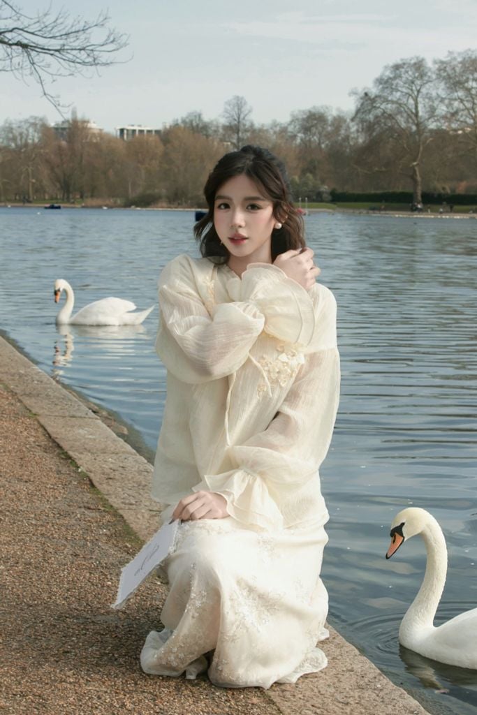 Peony Top - Sơmi suông hoạ tiết ren thêu hoa