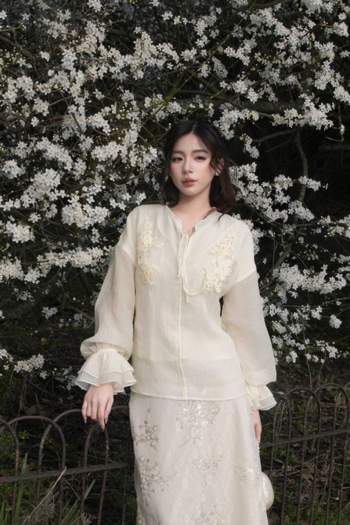 Peony Top - Sơmi suông hoạ tiết ren thêu hoa