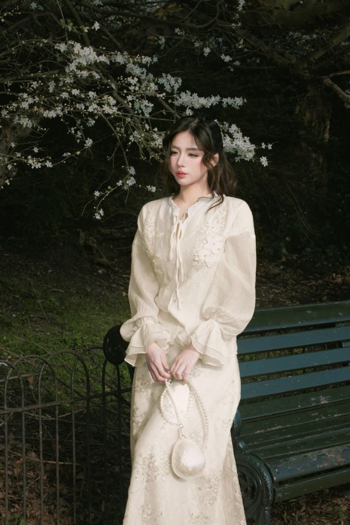 Peony Top - Sơmi suông hoạ tiết ren thêu hoa