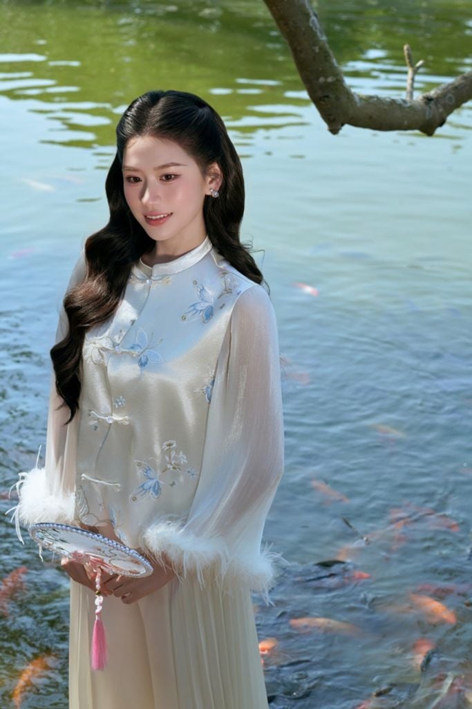 Thiên Lam - Áo lụa thêu tay phối lông