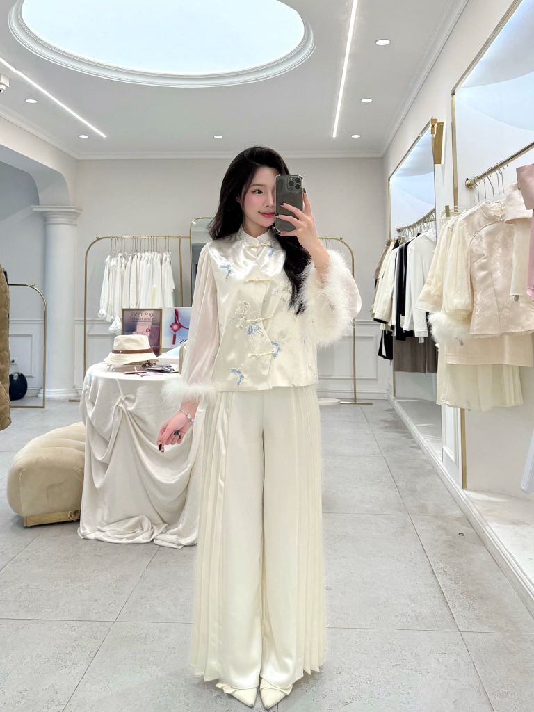 Vân Hoa -  Quần lụa xếp ly