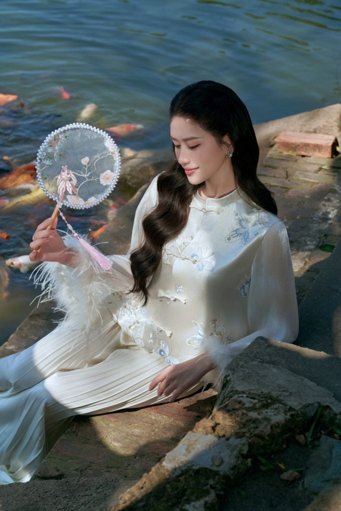 Thiên Lam - Áo lụa thêu tay phối lông