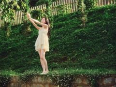 Mae Dress - Set váy kèm áo choàng tơ xếp ly