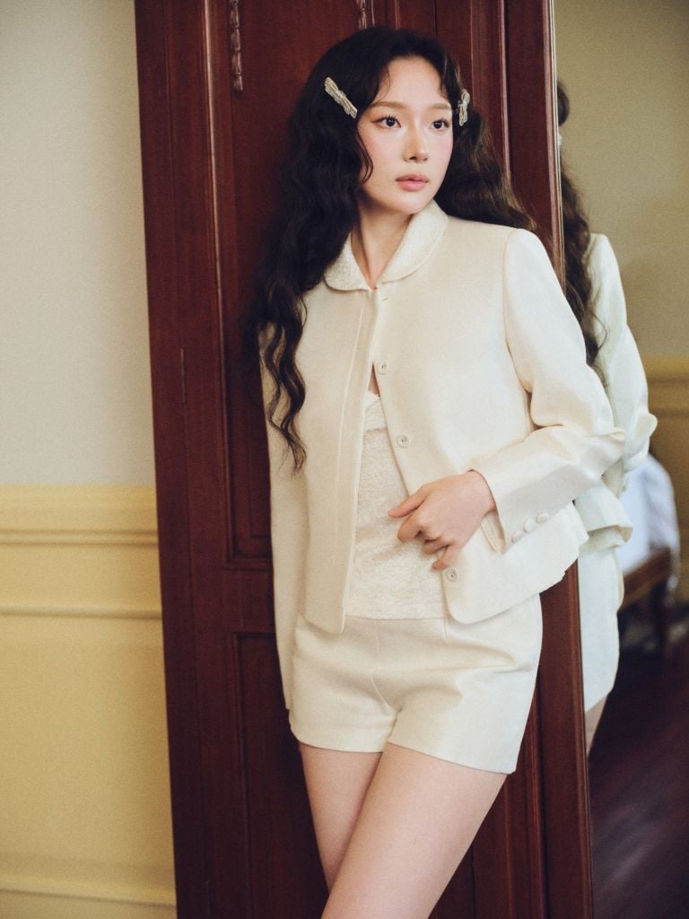 Vivian Coat - Áo khoác dài tay tafta phối cổ ren